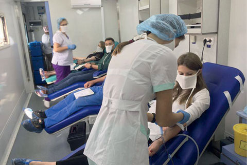 Газовики Брянска сдали кровь в передвижном мобильном комплексе