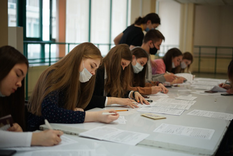 100 студентов университета управления в Москве приняли участие в весеннем Дне донора