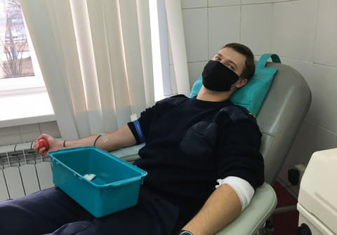 В Красноярском крае сотрудники Госавтоинспекции и общественники приняли участие в акции «Капля добра»