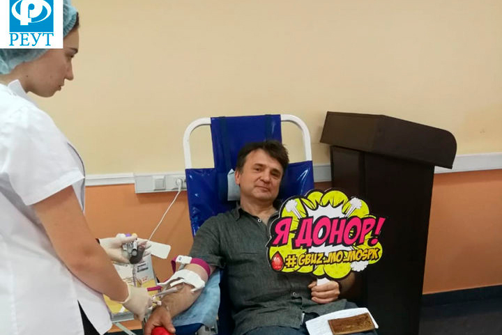 Телеведущий Тимур Кизяков сдал кровь в подмосковном Реутове