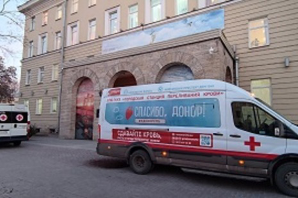 Чиновники Адмиралтейского района Петербурга приняли участие донорской акции