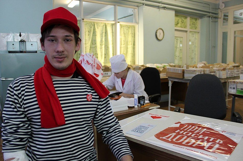 Новгородские доноры получают новогодние подарки