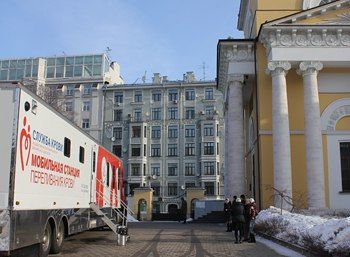 У ХРАМА ВОЗНЕСЕНИЯ ГОСПОДНЯ У НИКИТСКИХ ВОРОТ в Москве ПРОШЛА ВЫЕЗДНАЯ ДОНОРСКАЯ АКЦИЯ