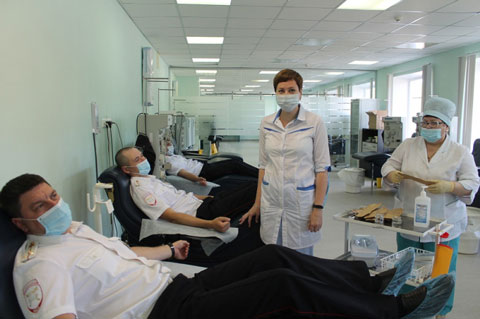 В свой профессиональный праздник сотрудники Сызранской автоинспекции стали донорами