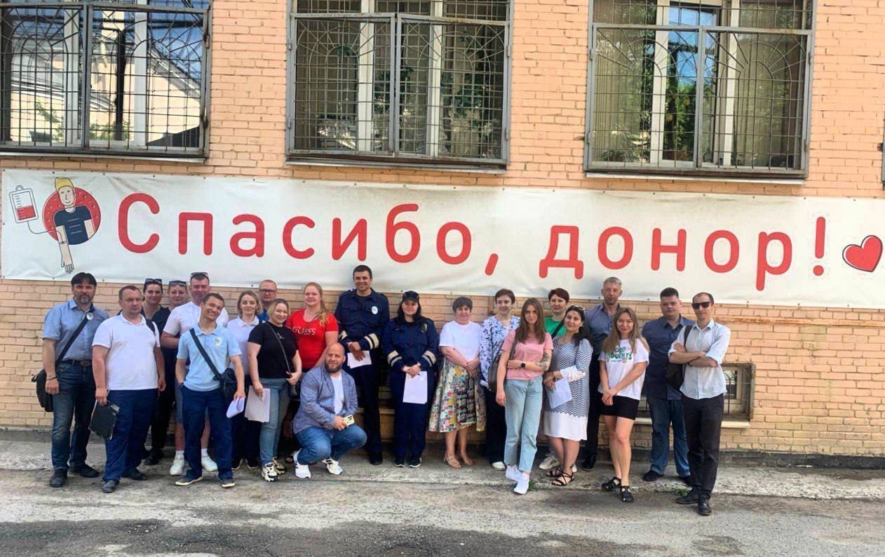 В преддверии Всемирного Дня донора 45 работников предприятия «Организатор перевозок» в Петербурге сдали кровь