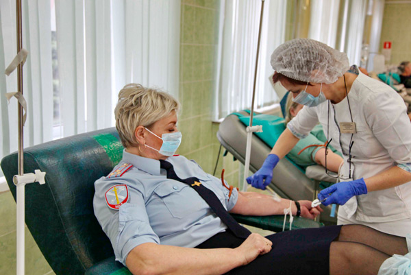 Тульские полицейские пополнили региональный банк крови 