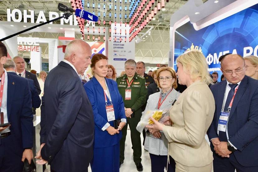 На форуме «АРМИЯ-2024» Служба крови ФМБА России продемонстрировала работу Единой базы данных донорства 