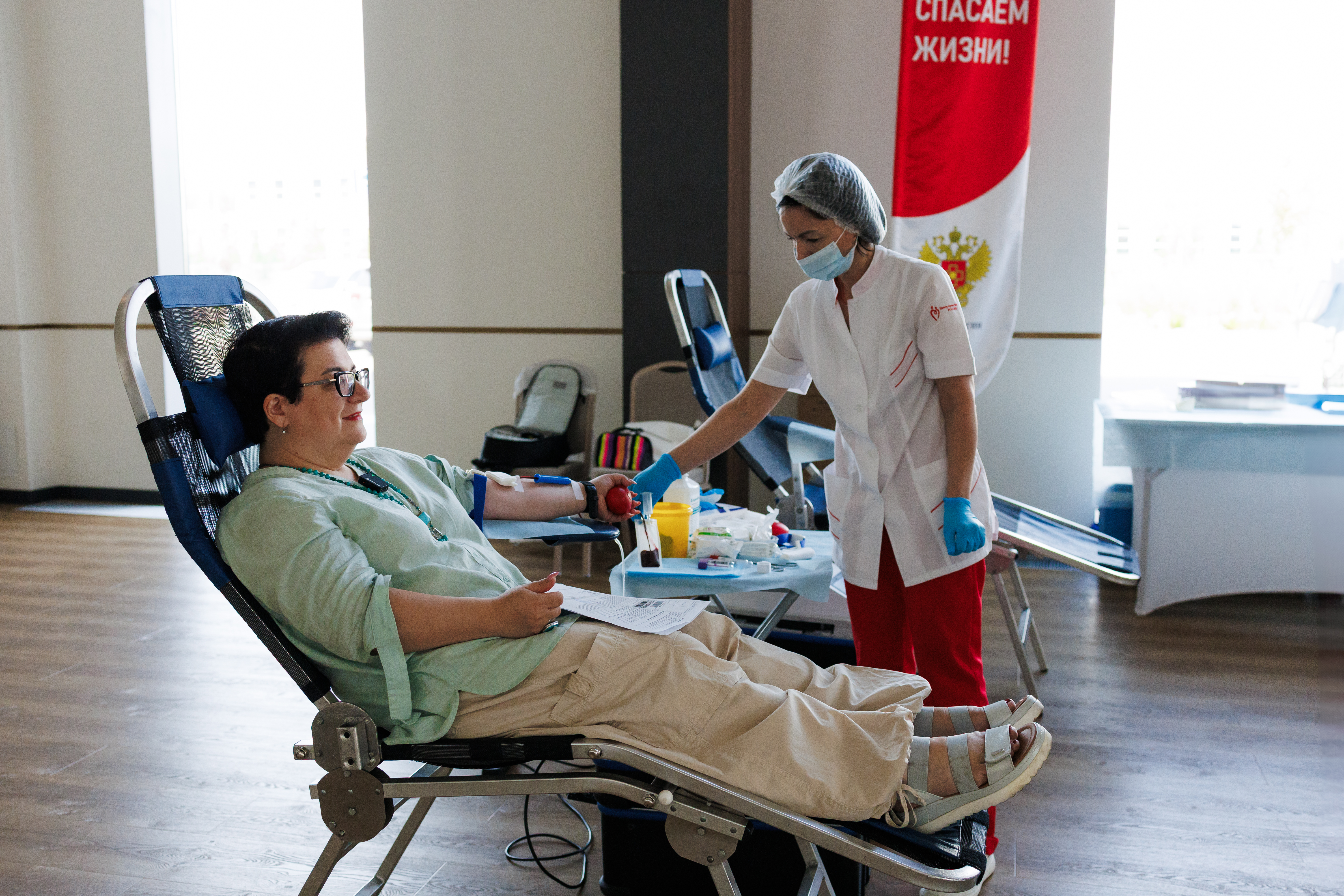 Солидарность во имя жизни как национальный приоритет: ФМБА России и Клуб «Эльбрус» провели донорскую акцию на территории Парка «Патриот» 