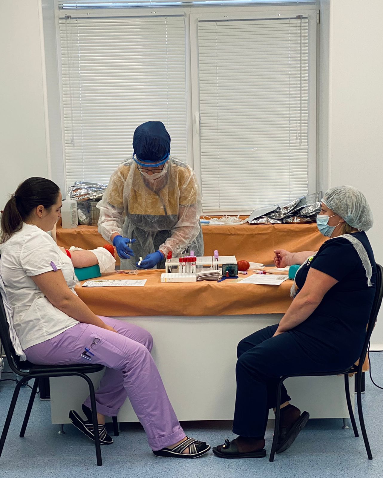 В Курске более 30 сотрудников онкоцентра стали донорами крови