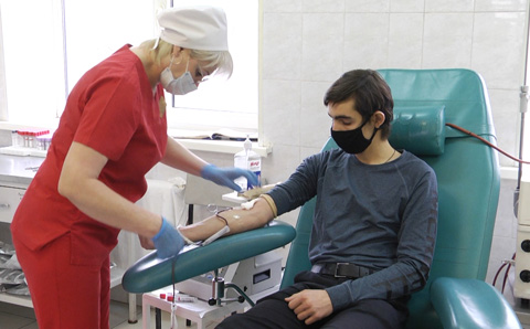 Волгоградские волонтеры-медики сдали кровь для онкобольных людей