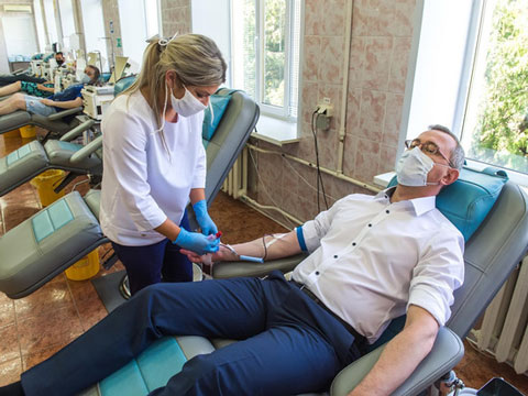 Губернатор Калужской области принял участие во Всероссийской донорской акции