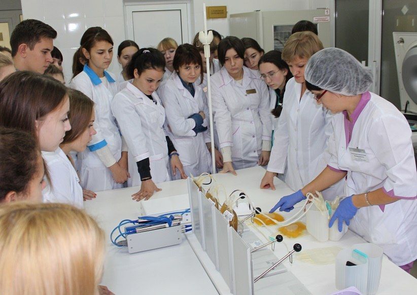 Будущие медики в гостях у Службы крови Мордовии.