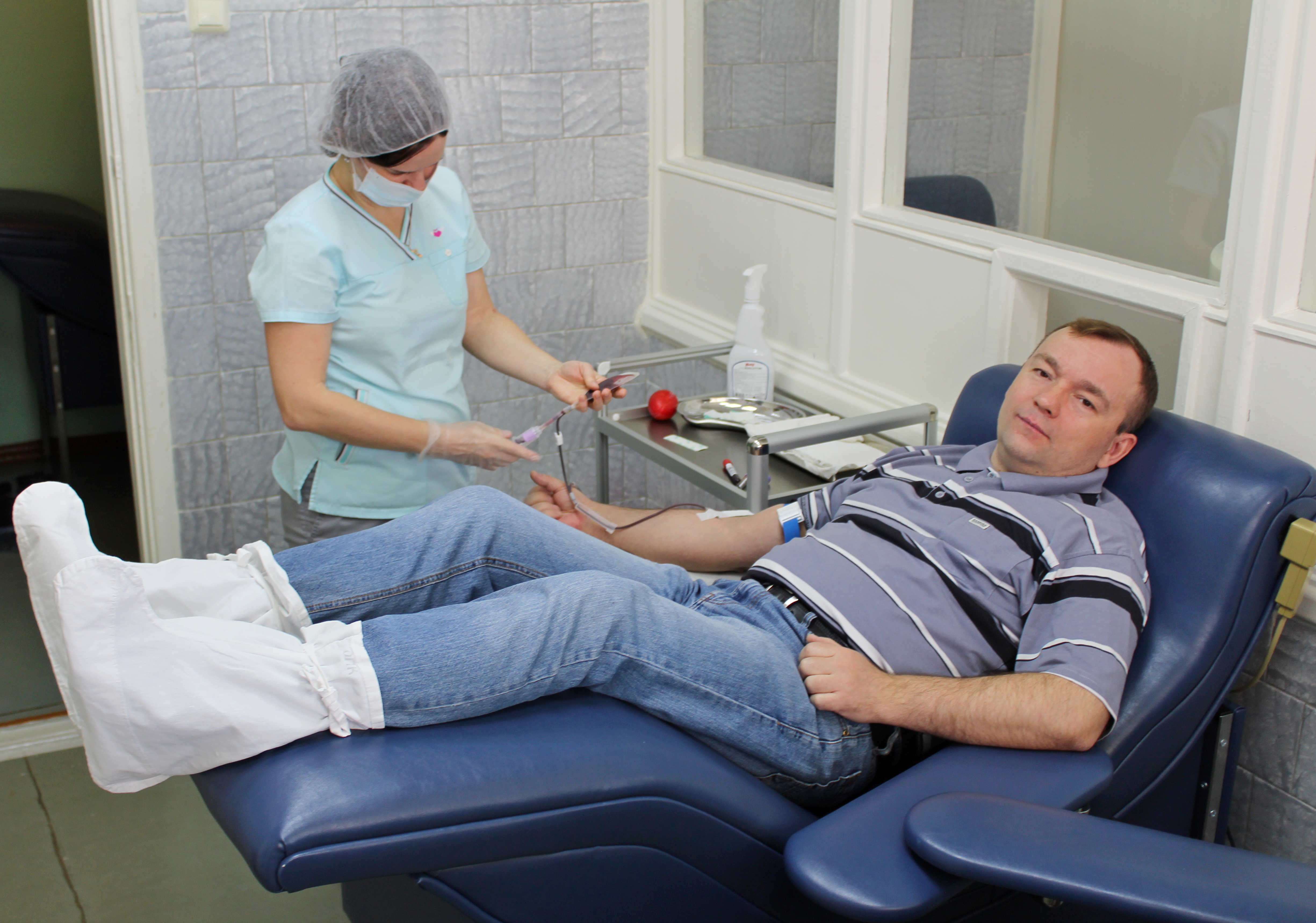 Сдавая кровь,спасают жизни