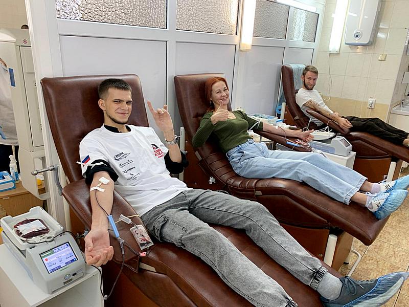 Сотрудники общепита Симферополя впервые отметили свой профессиональный праздник донорской акцией