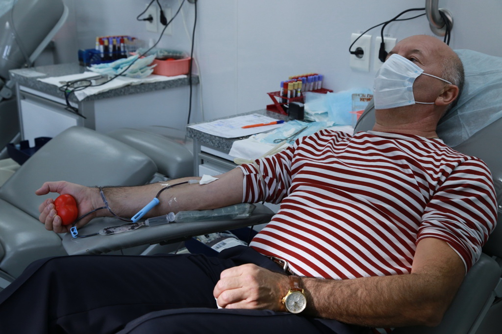 На Южном Урале представители территориального управления сдали кровь