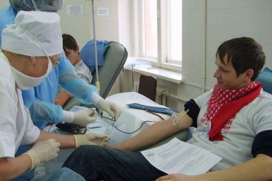 Колпинцы сдают кровь в память о донорах Великой Отечественной войны