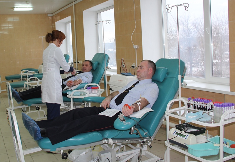 В Адыгее полицейские приняли участие в акции по безвозмездной сдаче крови