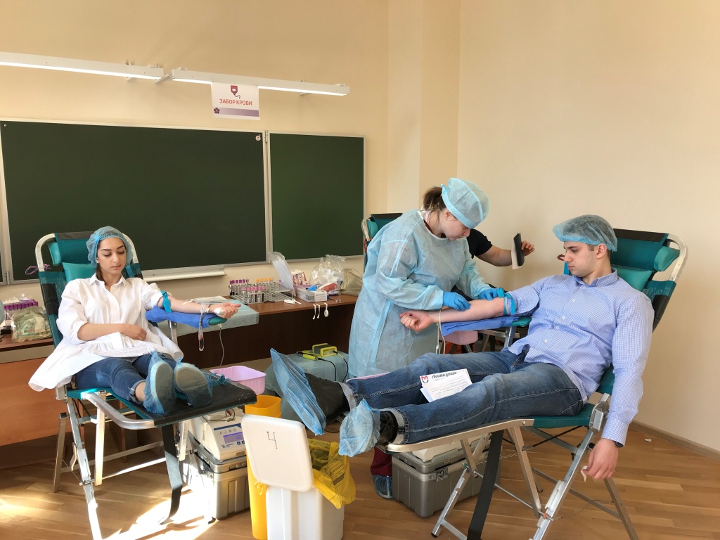 День донора в гимназии при Армянской апостольской церкви