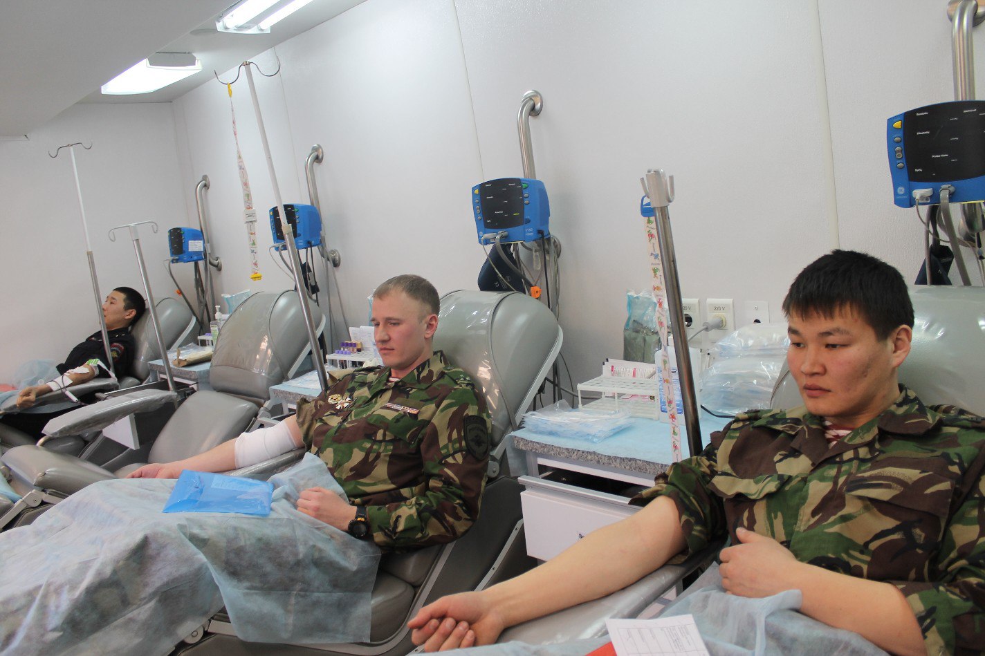 Сотрудники Росгвардии Бурятии поделились кровью 