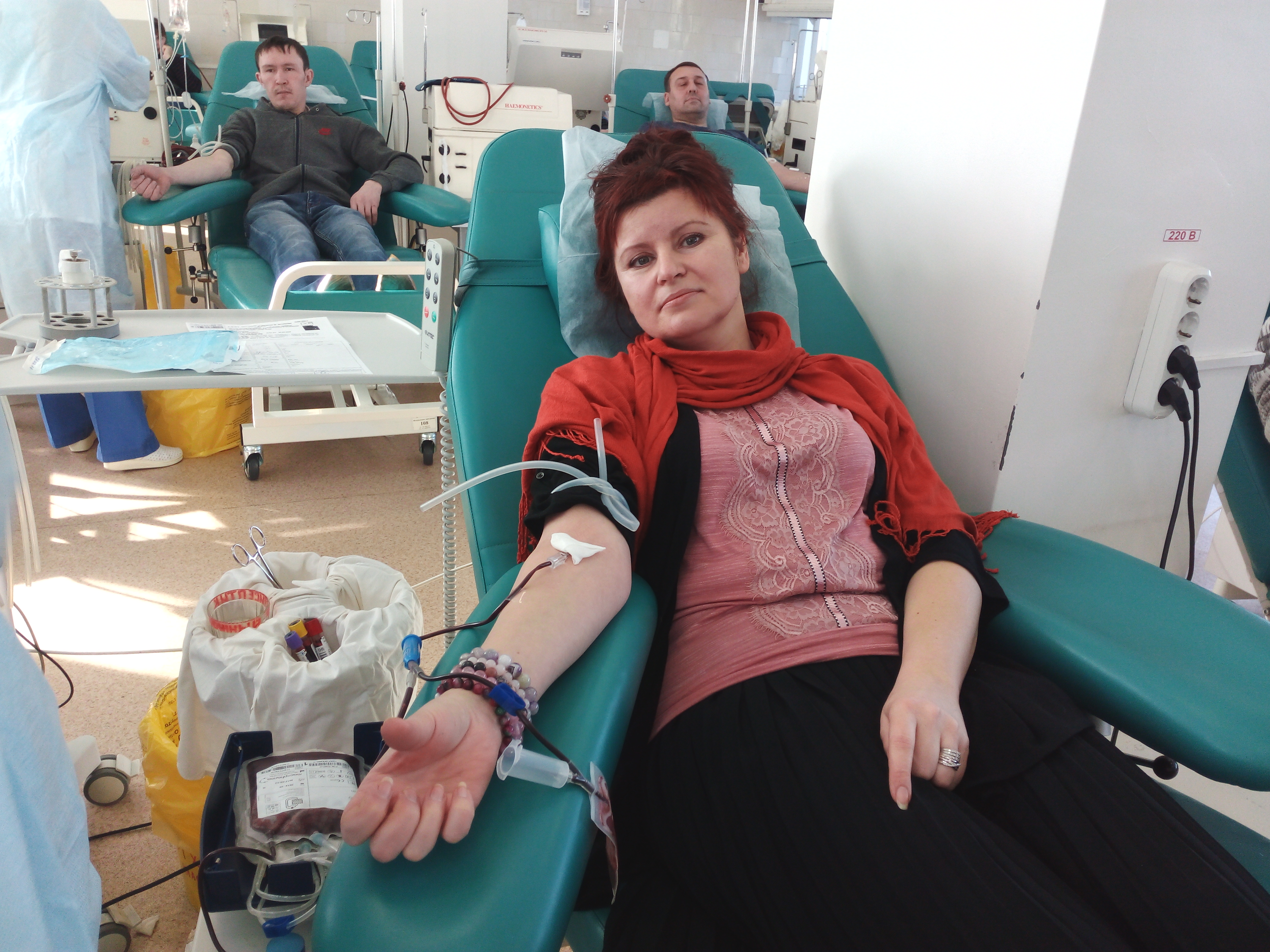 В предпраздничный день южноуральцы сдали почти 100 литров крови