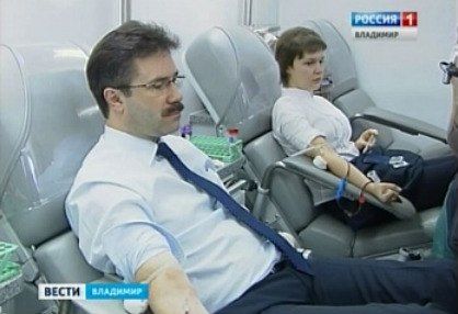 Депутаты Владимирского горсовета во главе с мэром пополнили банк крови
