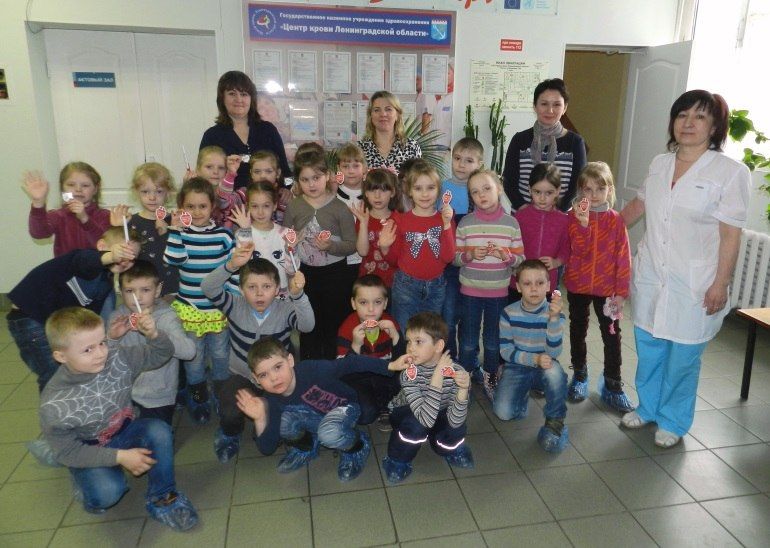 В Центре крови Ленинградской области состоялась экскурсия для детей