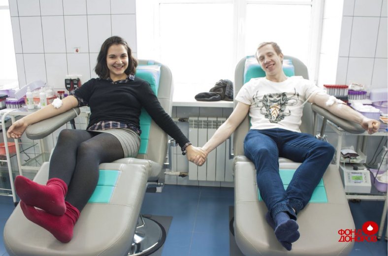Влюбленные Санкт-Петербурга сдали 60 литров крови