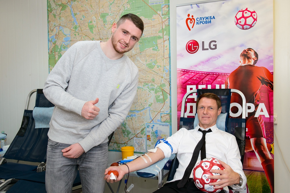 Главный тренер и вратарь московского «Спартака» - послы #LGКомандаДобра