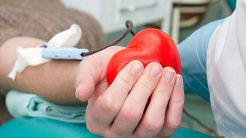 Саратовские приставы сдали 20 литров донорской крови 