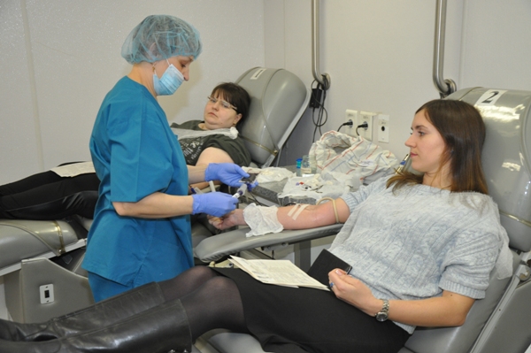 Костромские приставы поделились кровью