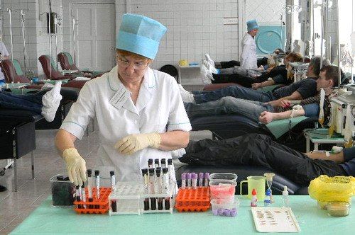 Депутаты и сотрудники аппарата кузбасского парламента приняли участие в акции «Кровь во имя жизни»