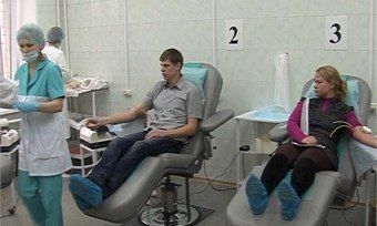 К сдаче крови в день общественно полезного человека присоединились череповчане