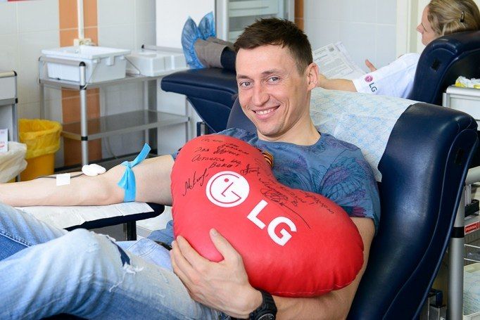 Донорский марафон «70 лет Победы»: 16 апреля в Санкт-Петербурге прошел День донора с участием прославленного российского спортсмена Александра Легкова