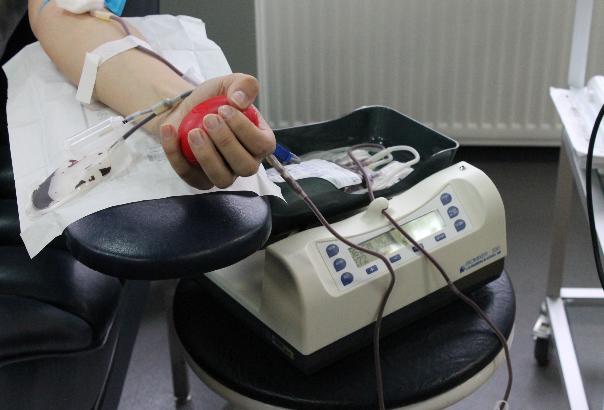 Молодежь Петербурга сдала почти 100 литров крови