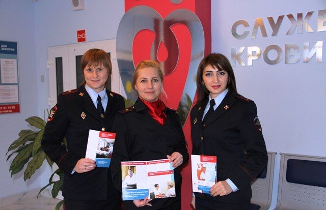 Транспортные полицейские Новороссийска приняли участие в благотворительной акции «Капля крови - ради жизни!»
