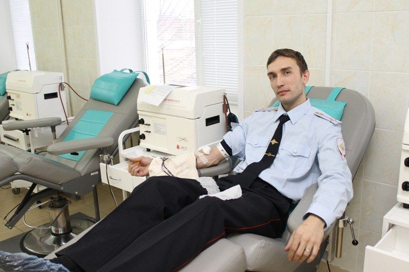 Транспортные полицейские приняли участие в акции «Спешите делать добро!»