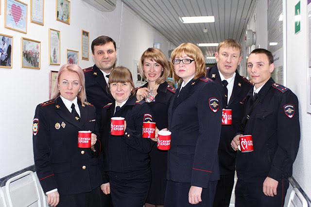  В Сургуте полицейские провели профессиональный праздник с пользой