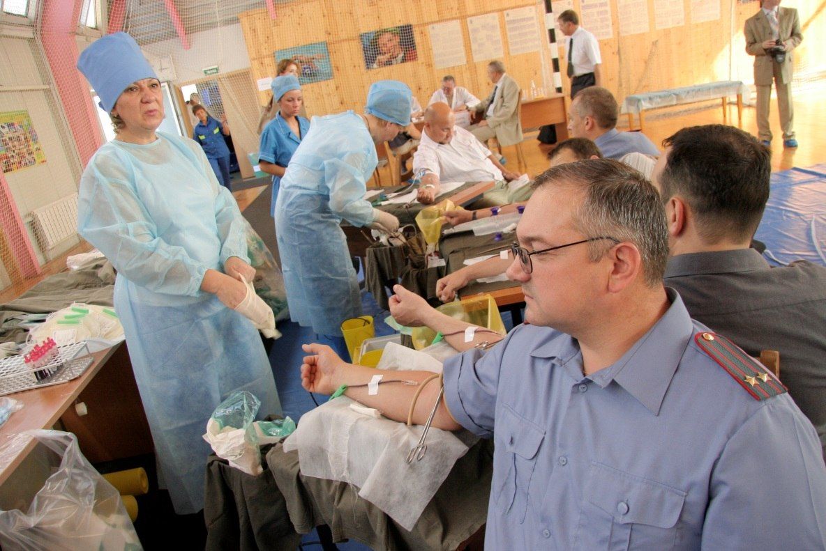 Сотрудники Главного управления МЧС России по Тверской области  сдают кровь для добрых дел