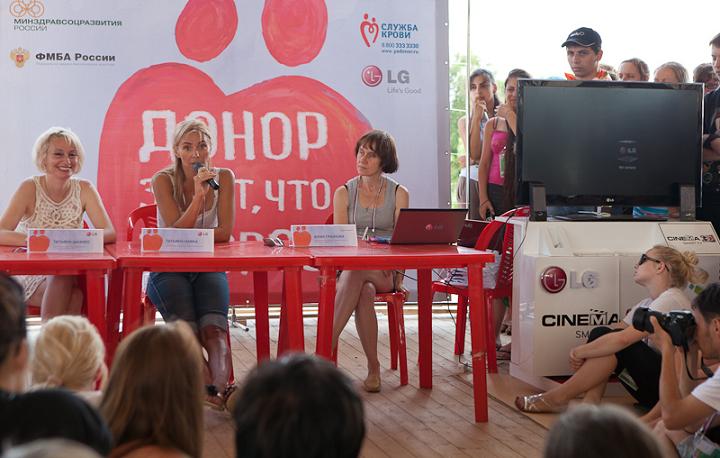 Татьяна Навка рассказала участникам форума "Селигер - 2011" о важности и пользе донорства