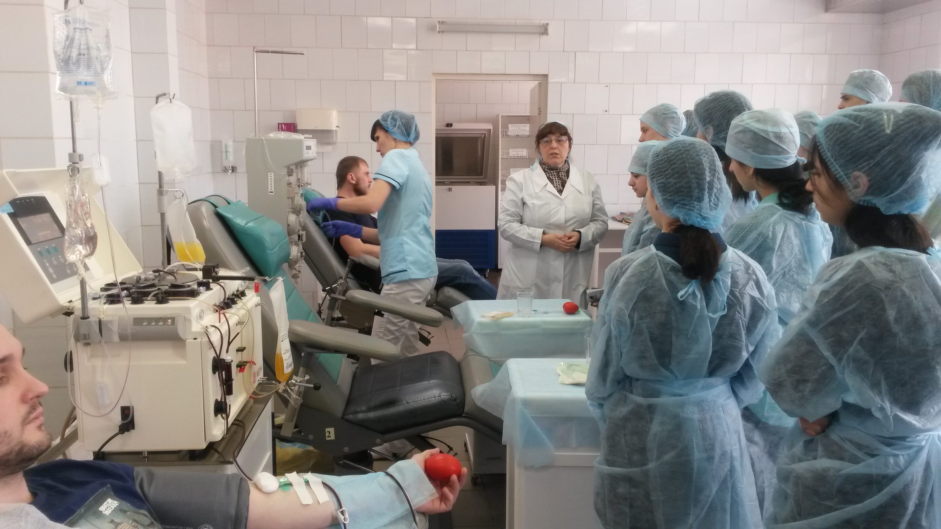 Школьники Югры познакомились с работой Службы крови