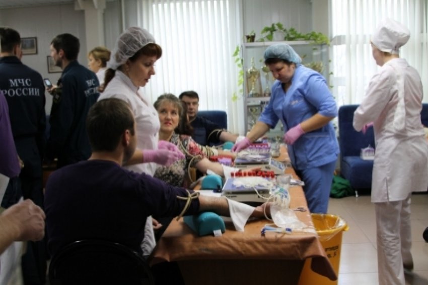 Спасатели Курска сдали кровь для пациентов больниц