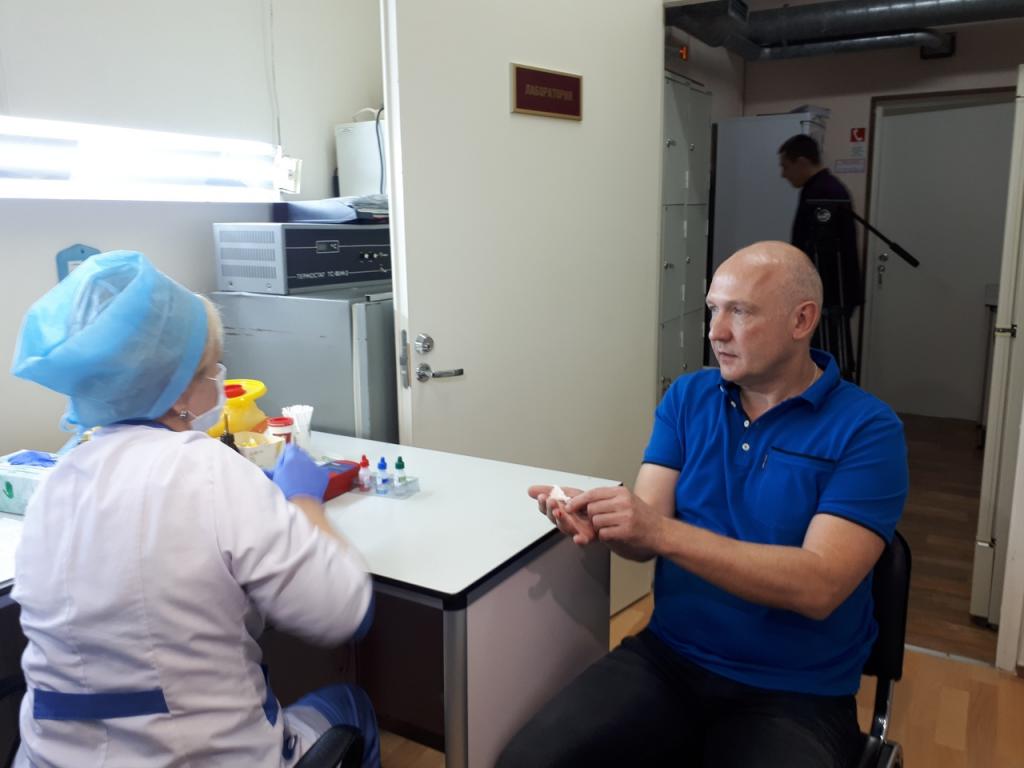 На призыв медиков о нехватке крови откликнулось более 130 ноябрьцев 