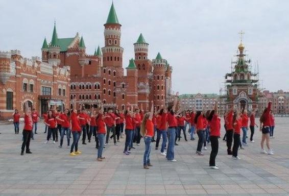 Сто йошкар-олинских доноров станцевали сегодня на Патриаршей площади