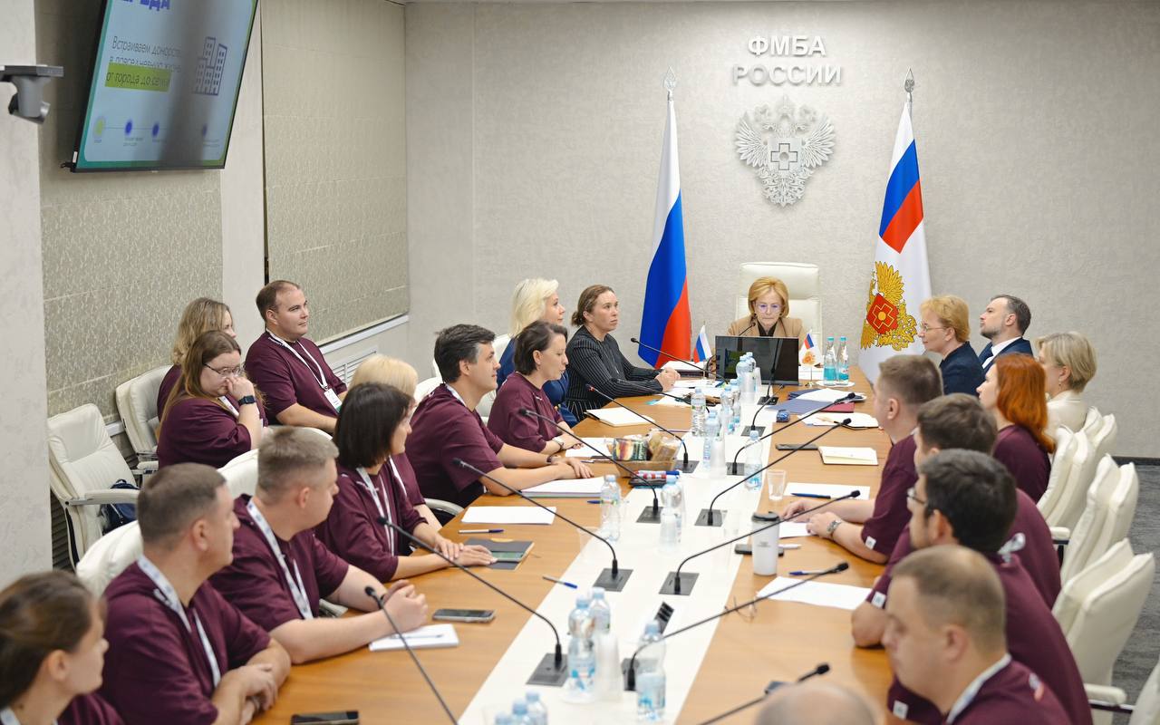 Вероника Скворцова и Татьяна Дьяконова заслушали предложения обучающей экспедиции по популяризации донорства среди молодежи