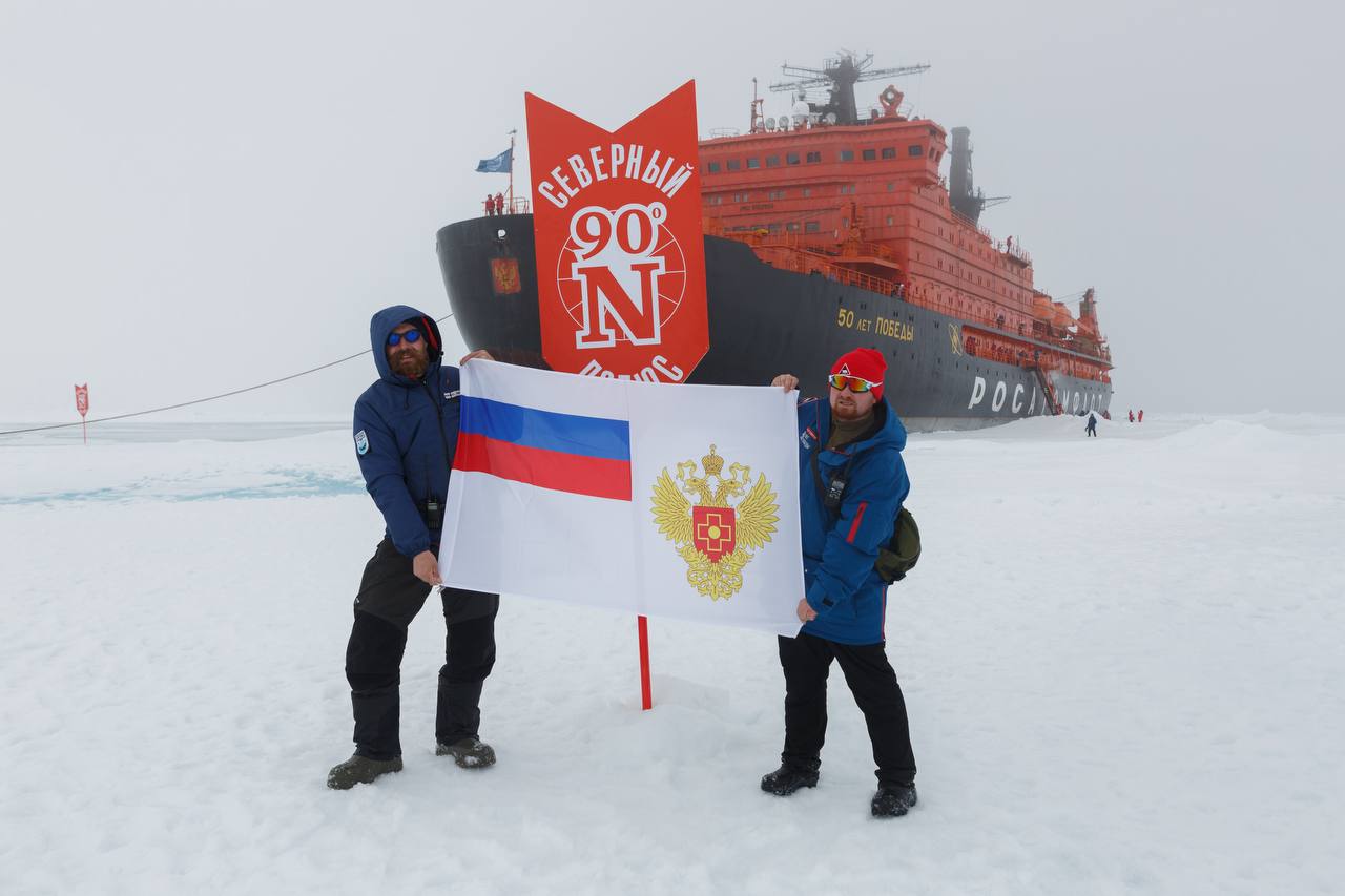 Флаг ФМБА России снова поднят на Северном полюсе! 