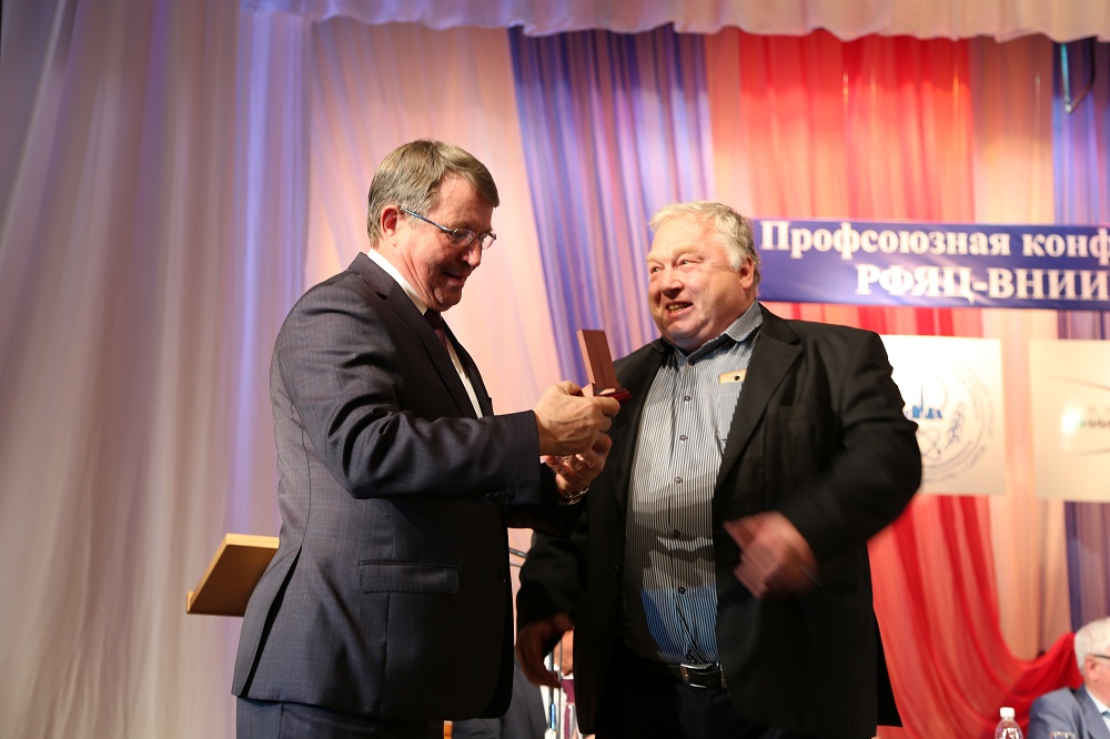 Ядерный центр получил медаль за развитие донорства