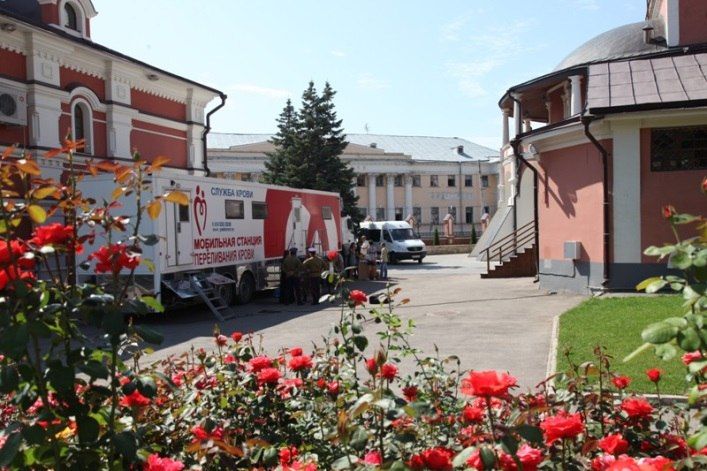 На территории Свято-Троицкого собора Саратова прошел день донора