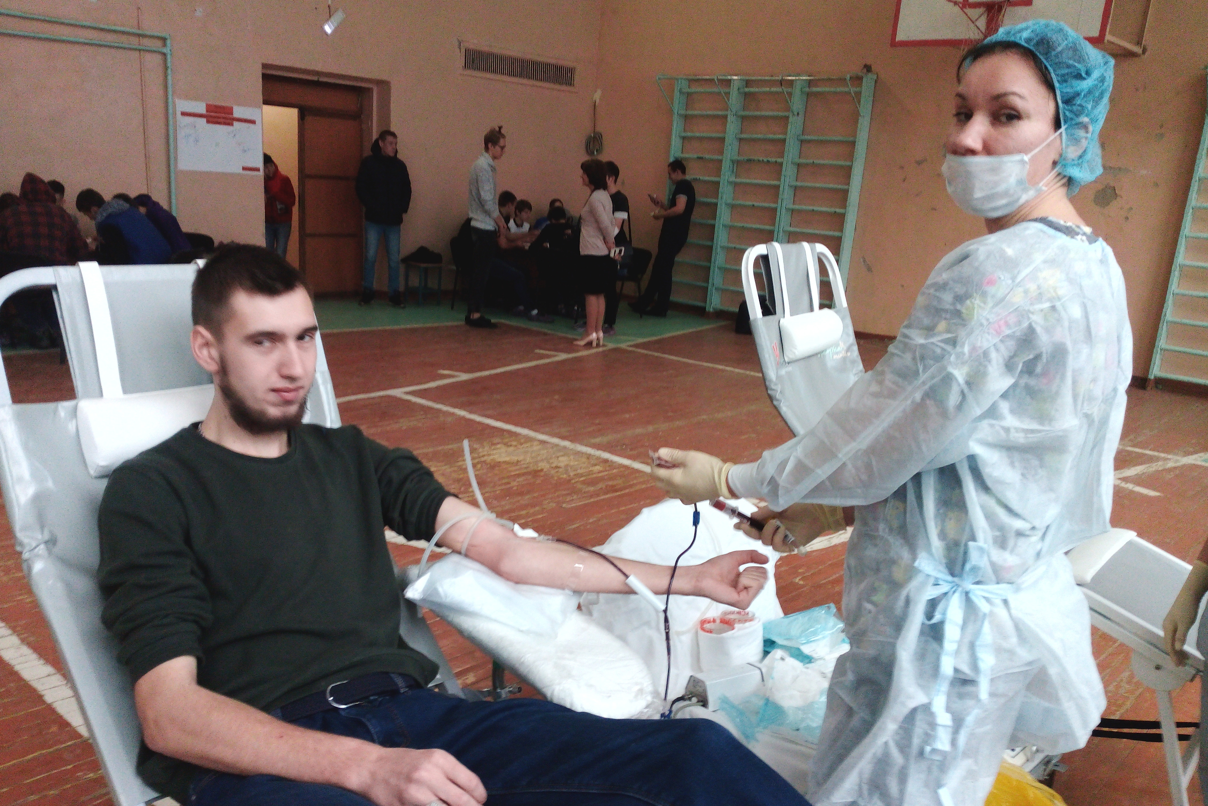 Будущие сварщики, повара и сантехники поделились своей кровью