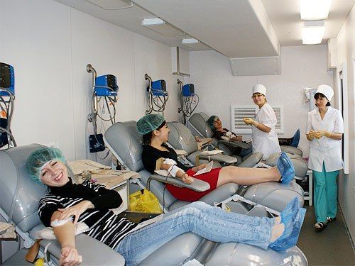 Сочинские студенты сдали кровь для рожениц и новорожденных